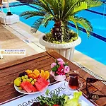 Elegance Hotell