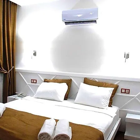 Elegance Hotel 2*